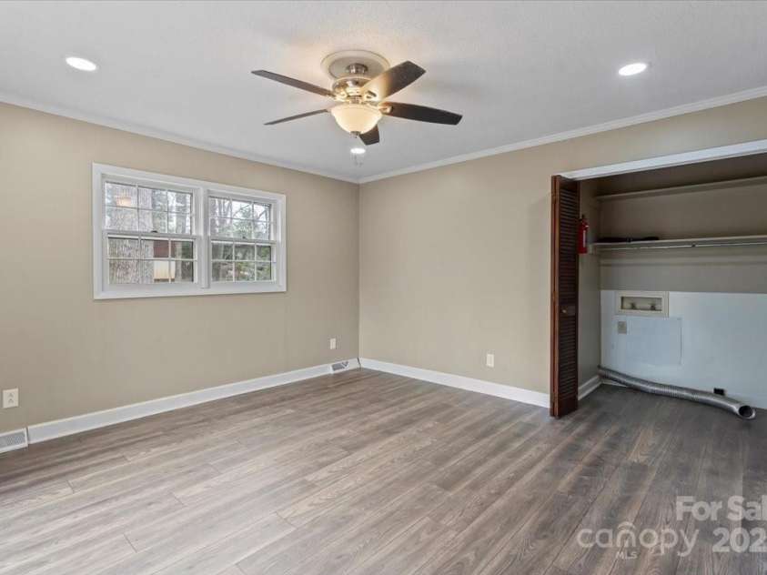 515 Culloden Court, Charlotte, NC 28214.  MLS# CAR4233750, YatesRealty ID 2119. 