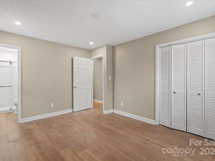 515 Culloden Court, Charlotte, NC 28214.  MLS# CAR4233750, YatesRealty ID 2119. 