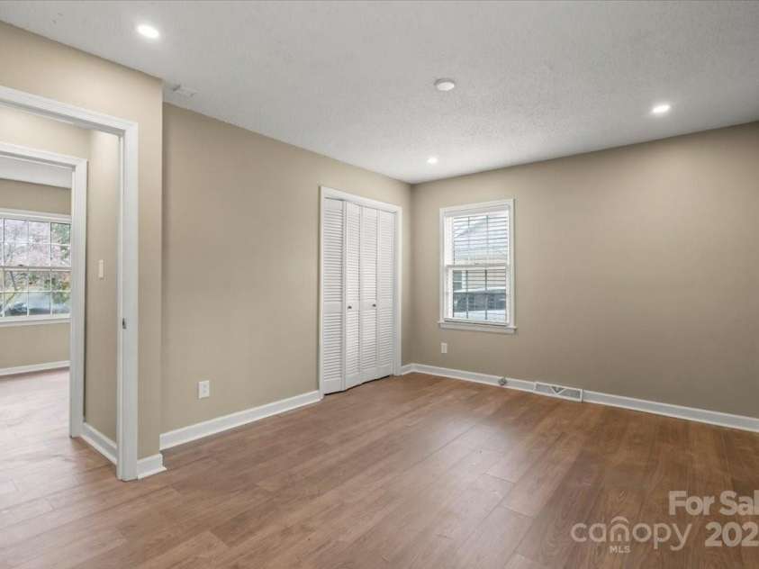 515 Culloden Court, Charlotte, NC 28214.  MLS# CAR4233750, YatesRealty ID 2119. 