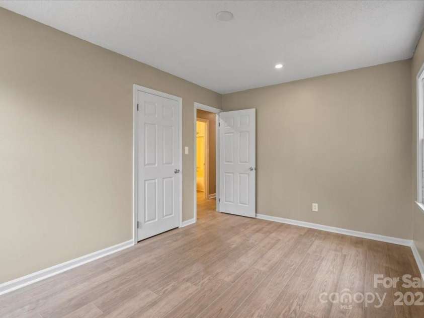 515 Culloden Court, Charlotte, NC 28214.  MLS# CAR4233750, YatesRealty ID 2119. 