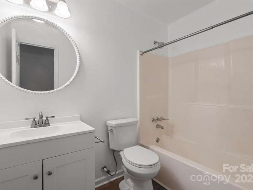 515 Culloden Court, Charlotte, NC 28214.  MLS# CAR4233750, YatesRealty ID 2119. 
