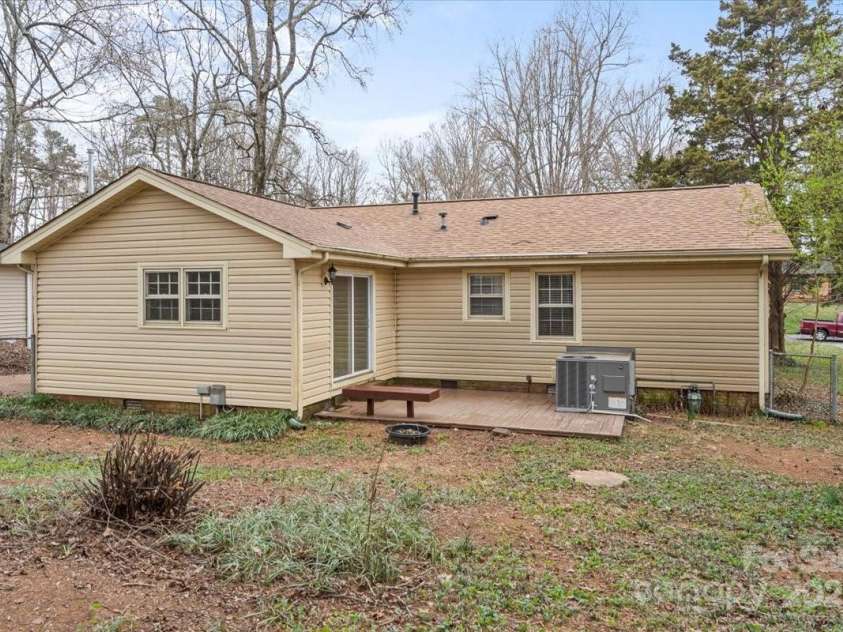 515 Culloden Court, Charlotte, NC 28214.  MLS# CAR4233750, YatesRealty ID 2119. 