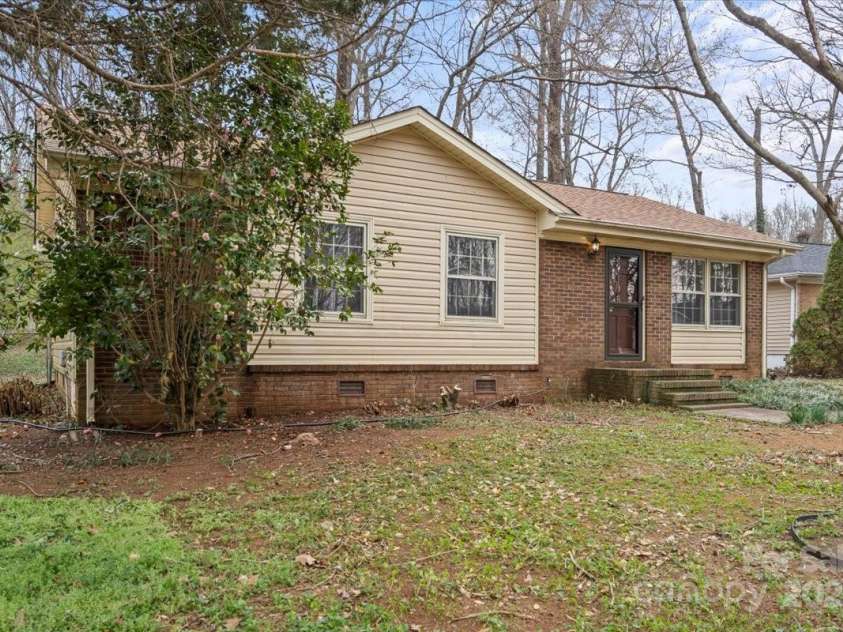 515 Culloden Court, Charlotte, NC 28214.  MLS# CAR4233750, YatesRealty ID 2119. 