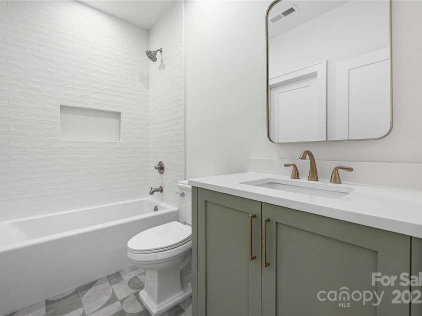 1817 Union Street, Charlotte, NC 28205.  MLS# CAR4252790, YatesRealty ID 21192. Full bath