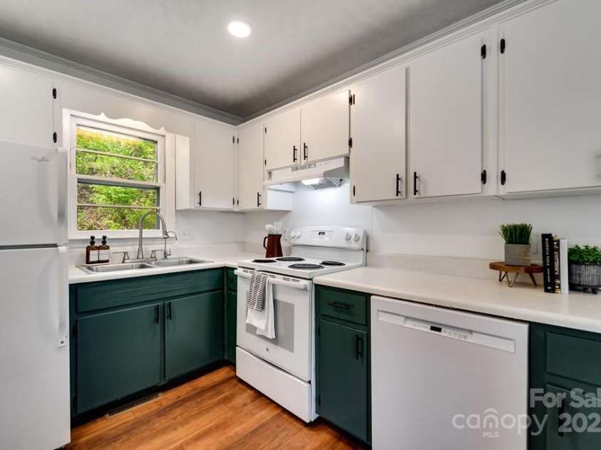 619/621 Kitchens Branch Road, Sylva, NC 28779.  MLS# CAR4247971, YatesRealty ID 21193. Main House