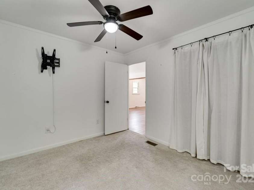 619/621 Kitchens Branch Road, Sylva, NC 28779.  MLS# CAR4247971, YatesRealty ID 21193. Main House