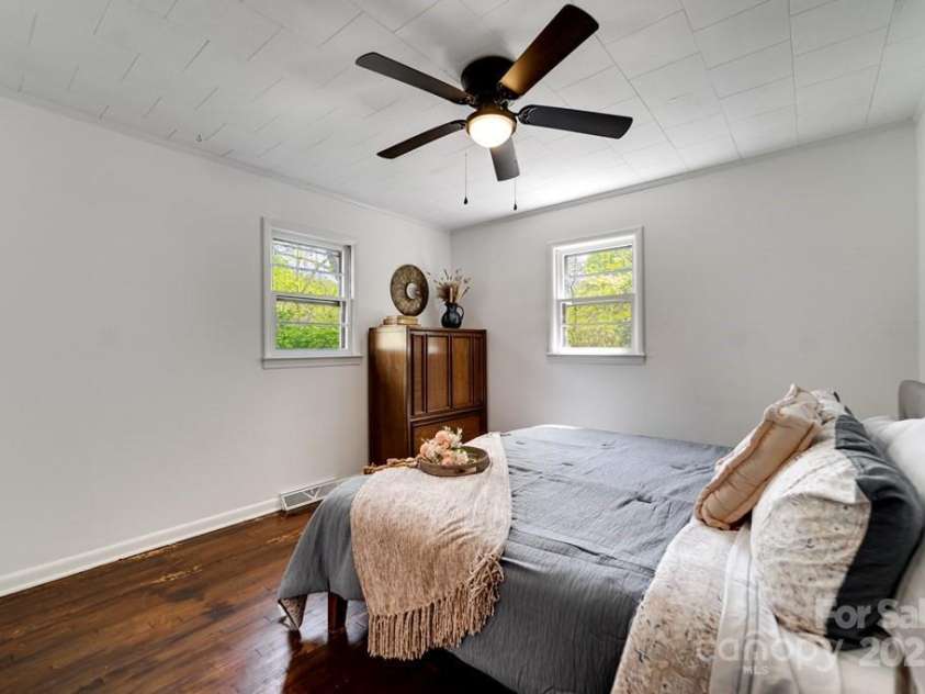 619/621 Kitchens Branch Road, Sylva, NC 28779.  MLS# CAR4247971, YatesRealty ID 21193. Main House