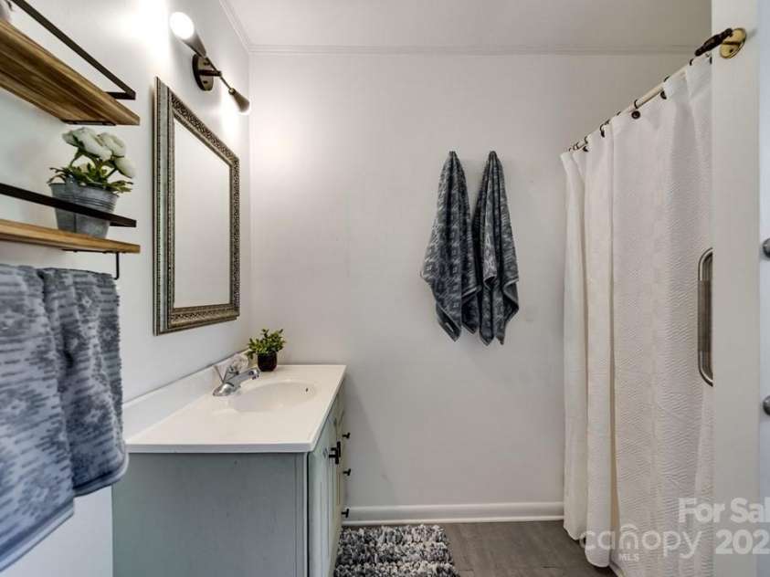 619/621 Kitchens Branch Road, Sylva, NC 28779.  MLS# CAR4247971, YatesRealty ID 21193. Main House