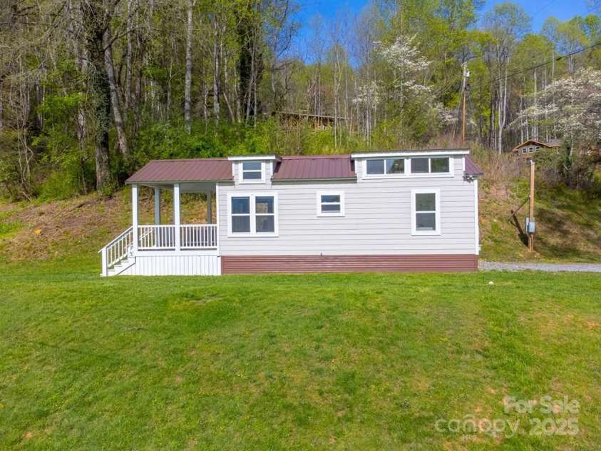 619/621 Kitchens Branch Road, Sylva, NC 28779.  MLS# CAR4247971, YatesRealty ID 21193. Tiny Home