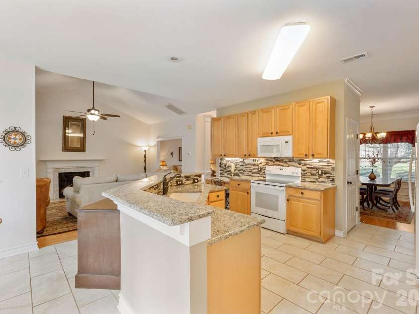 9507 Yearwood Lane, Charlotte, NC 28214.  MLS# CAR4353305, YatesRealty ID 21193. Kitchen
