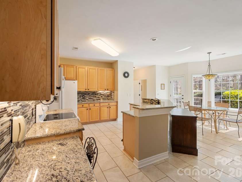 9507 Yearwood Lane, Charlotte, NC 28214.  MLS# CAR4353305, YatesRealty ID 21193. Kitchen