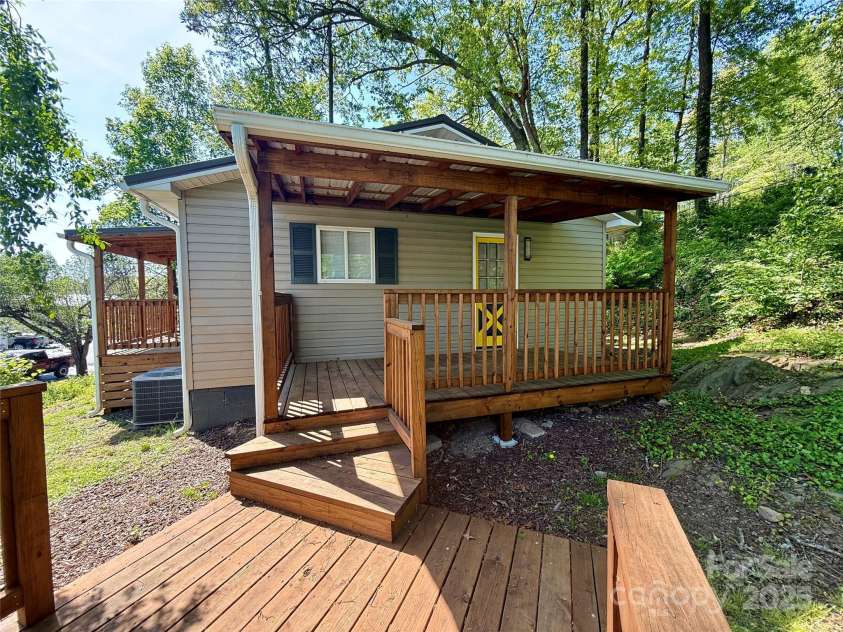 199 Druid Drive, Asheville, NC 28806.  MLS# CAR4250894, YatesRealty ID 21194. 