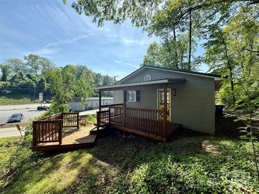 199 Druid Drive, Asheville, NC 28806.  MLS# CAR4250894, YatesRealty ID 21194. 