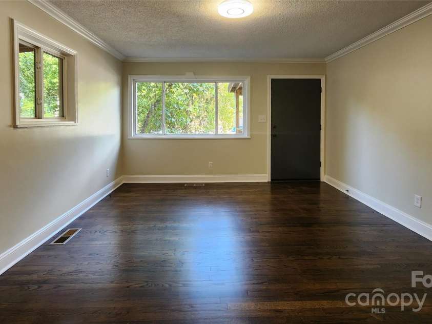 199 Druid Drive, Asheville, NC 28806.  MLS# CAR4250894, YatesRealty ID 21194. 