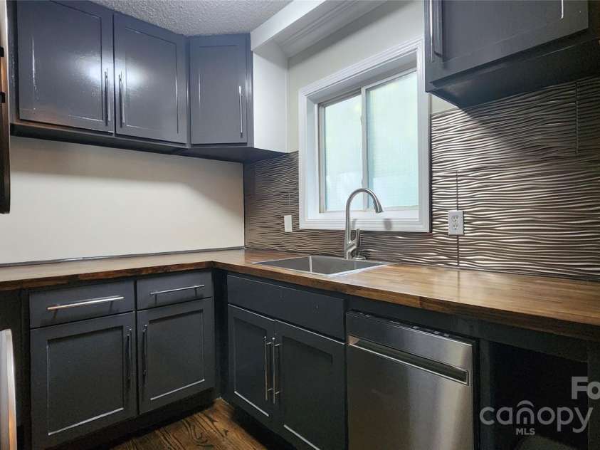 199 Druid Drive, Asheville, NC 28806.  MLS# CAR4250894, YatesRealty ID 21194. 