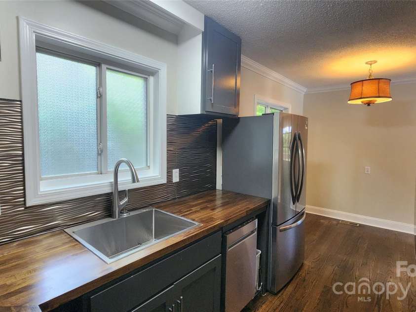 199 Druid Drive, Asheville, NC 28806.  MLS# CAR4250894, YatesRealty ID 21194. 