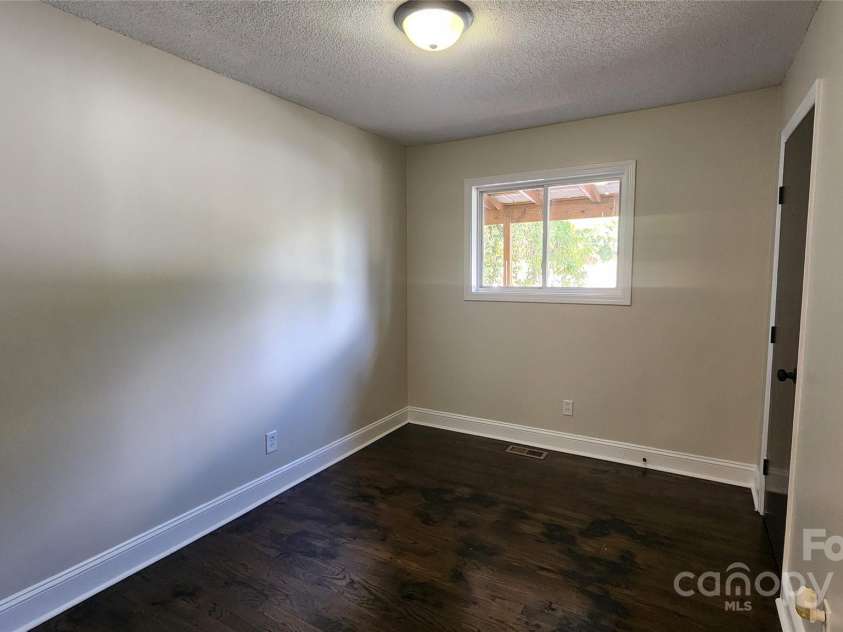 199 Druid Drive, Asheville, NC 28806.  MLS# CAR4250894, YatesRealty ID 21194. 