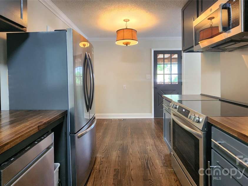 199 Druid Drive, Asheville, NC 28806.  MLS# CAR4250894, YatesRealty ID 21194. 