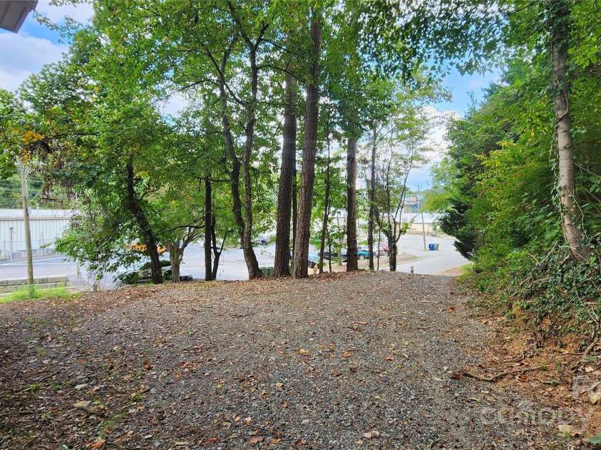 199 Druid Drive, Asheville, NC 28806.  MLS# CAR4250894, YatesRealty ID 21194. 