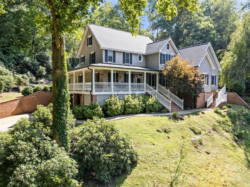 40 Panda Trail, Waynesville, NC 28785.  MLS# CAR4296115, YatesRealty ID 21194. 