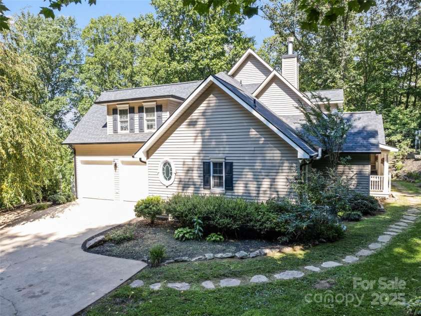 40 Panda Trail, Waynesville, NC 28785.  MLS# CAR4296115, YatesRealty ID 21194. 