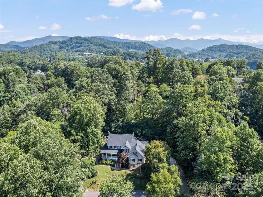 40 Panda Trail, Waynesville, NC 28785.  MLS# CAR4296115, YatesRealty ID 21194. 