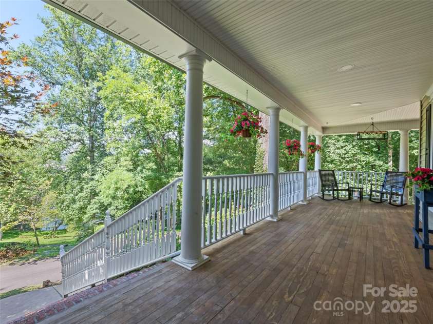 40 Panda Trail, Waynesville, NC 28785.  MLS# CAR4296115, YatesRealty ID 21194. 