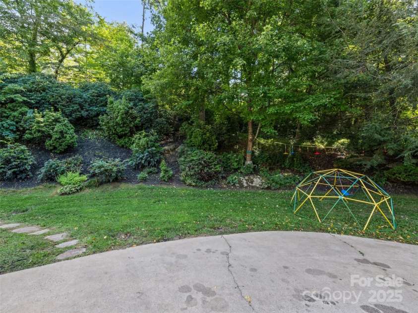 40 Panda Trail, Waynesville, NC 28785.  MLS# CAR4296115, YatesRealty ID 21194. 