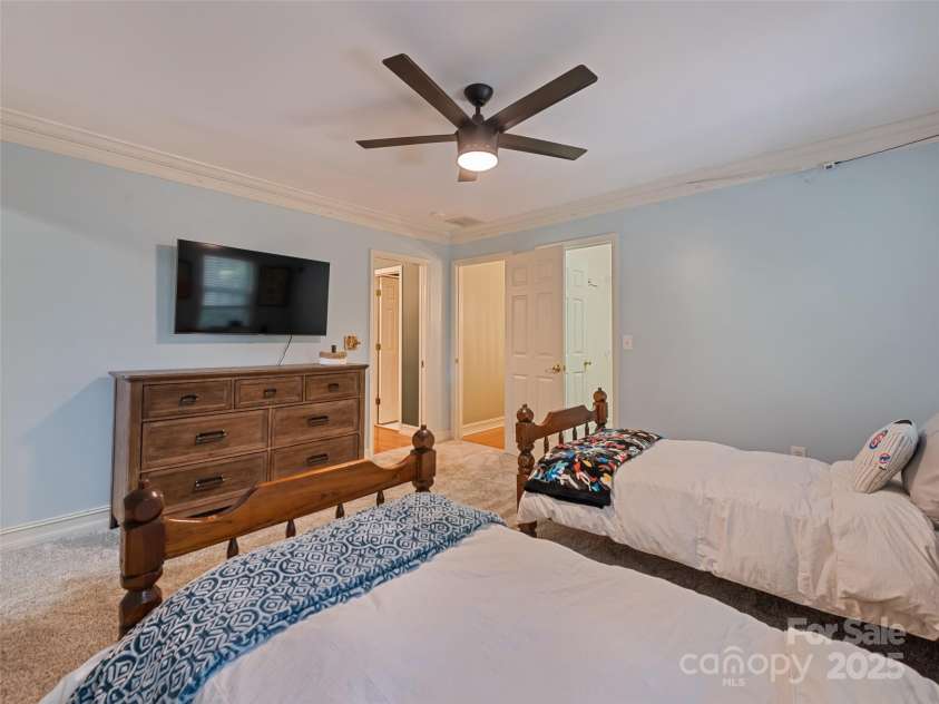 40 Panda Trail, Waynesville, NC 28785.  MLS# CAR4296115, YatesRealty ID 21194. 
