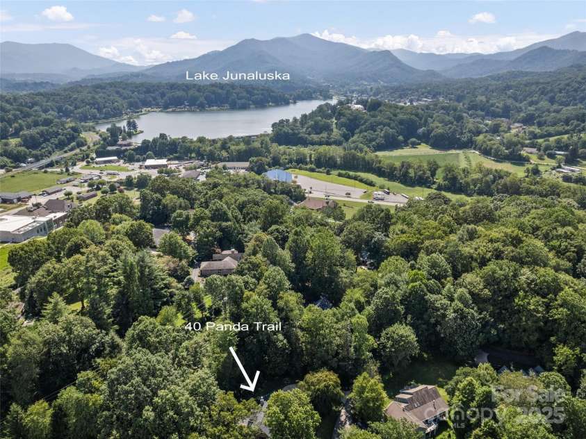 40 Panda Trail, Waynesville, NC 28785.  MLS# CAR4296115, YatesRealty ID 21194. 