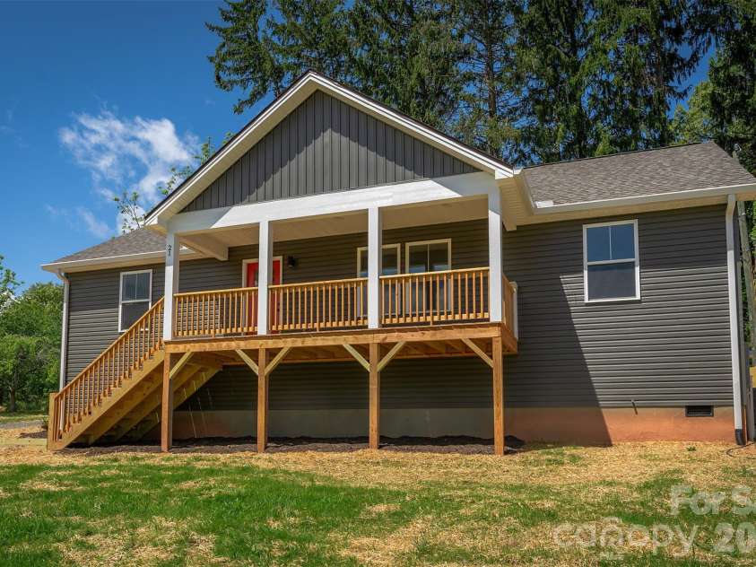 21 Justice Ridge Terrace, Candler, NC 28715.  MLS# CAR4376887, YatesRealty ID 21196. 