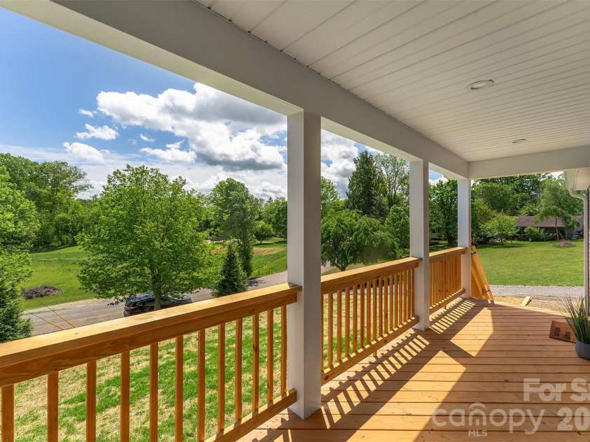 21 Justice Ridge Terrace, Candler, NC 28715.  MLS# CAR4376887, YatesRealty ID 21196. 