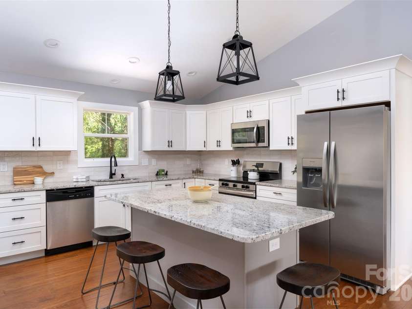21 Justice Ridge Terrace, Candler, NC 28715.  MLS# CAR4376887, YatesRealty ID 21196. 