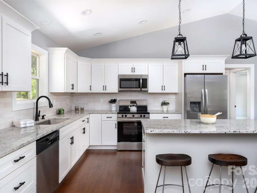 21 Justice Ridge Terrace, Candler, NC 28715.  MLS# CAR4376887, YatesRealty ID 21196. 