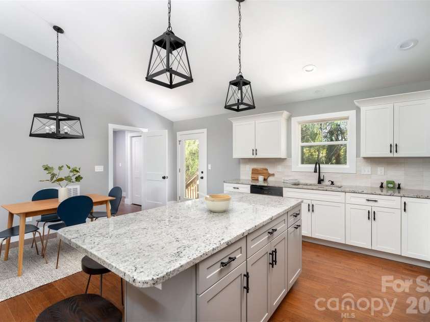 21 Justice Ridge Terrace, Candler, NC 28715.  MLS# CAR4376887, YatesRealty ID 21196. 