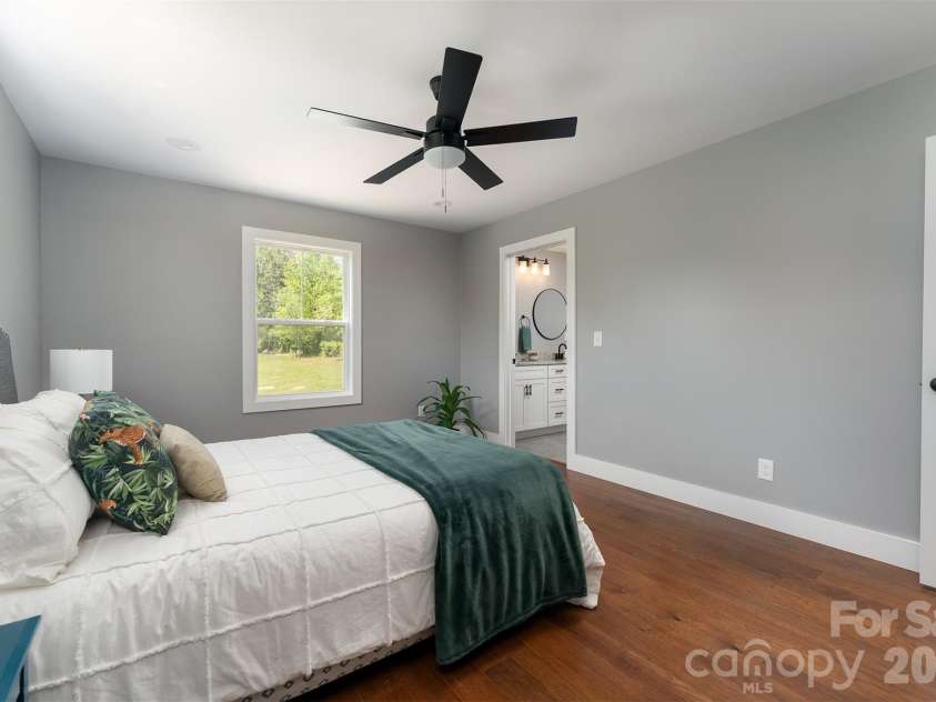 21 Justice Ridge Terrace, Candler, NC 28715.  MLS# CAR4376887, YatesRealty ID 21196. 