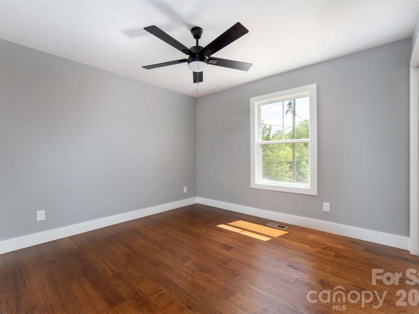 21 Justice Ridge Terrace, Candler, NC 28715.  MLS# CAR4376887, YatesRealty ID 21196. 