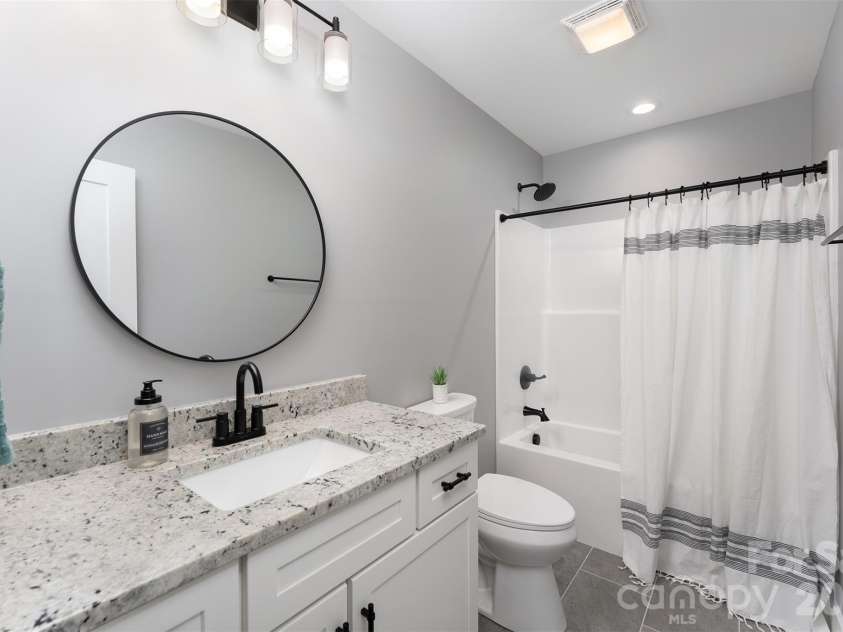 21 Justice Ridge Terrace, Candler, NC 28715.  MLS# CAR4376887, YatesRealty ID 21196. 