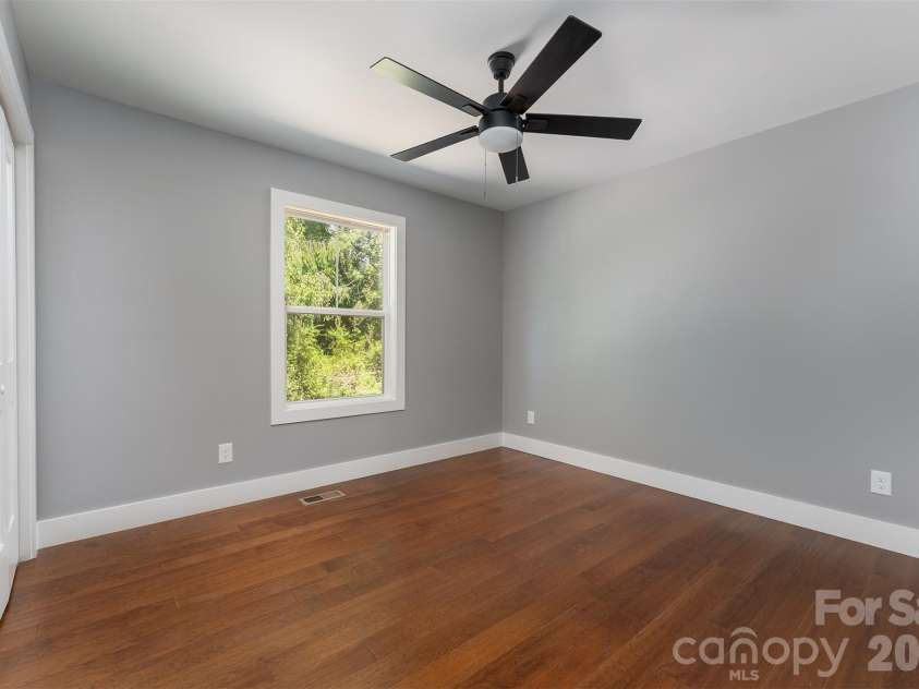 21 Justice Ridge Terrace, Candler, NC 28715.  MLS# CAR4376887, YatesRealty ID 21196. 