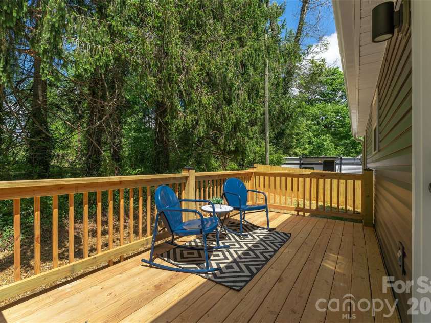 21 Justice Ridge Terrace, Candler, NC 28715.  MLS# CAR4376887, YatesRealty ID 21196. 