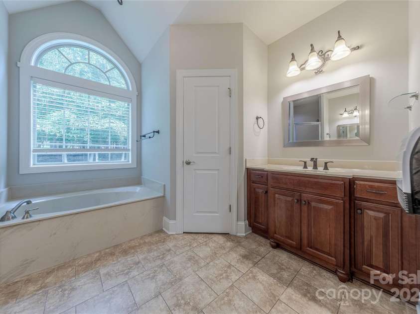 4113 Hoffmeister Drive, Waxhaw, NC 28173.  MLS# CAR4259399, YatesRealty ID 21196. 