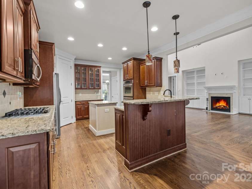 4113 Hoffmeister Drive, Waxhaw, NC 28173.  MLS# CAR4314044, YatesRealty ID 21196. Gourmet kitchen with raised panel cabinetry