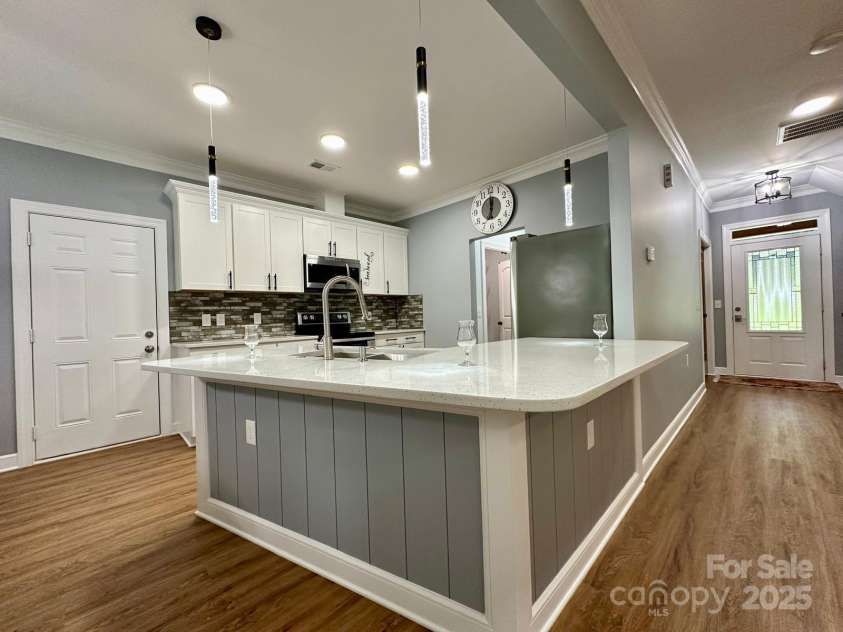 8701 Dixie Drive, Charlotte, NC 28278.  MLS# CAR4259510, YatesRealty ID 21197. 