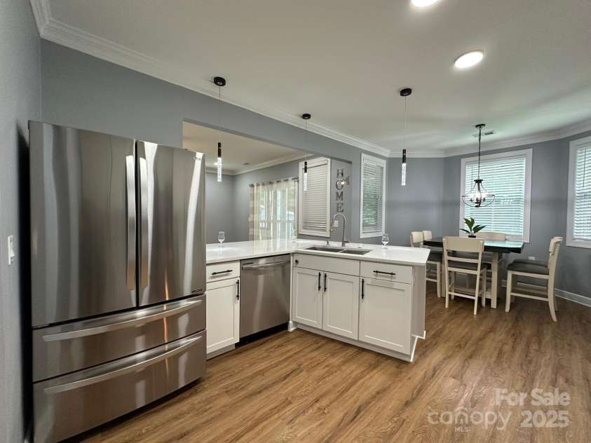 8701 Dixie Drive, Charlotte, NC 28278.  MLS# CAR4259510, YatesRealty ID 21197. 