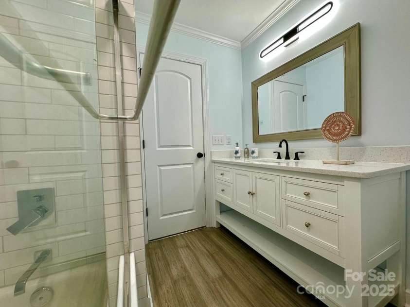 8701 Dixie Drive, Charlotte, NC 28278.  MLS# CAR4259510, YatesRealty ID 21197. 