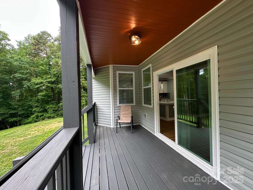 8701 Dixie Drive, Charlotte, NC 28278.  MLS# CAR4259510, YatesRealty ID 21197. 