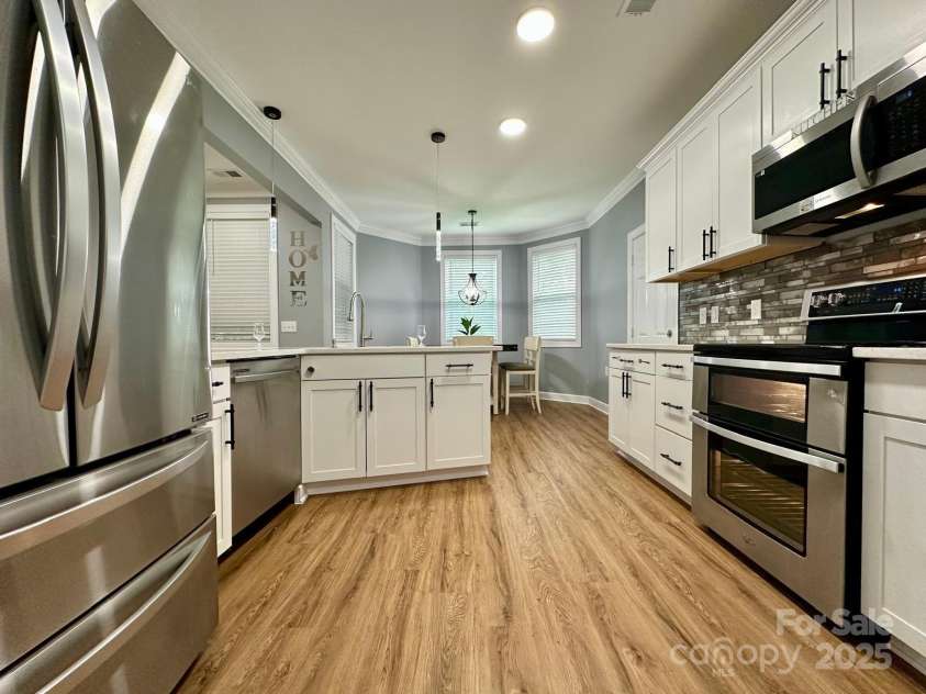 8701 Dixie Drive, Charlotte, NC 28278.  MLS# CAR4259510, YatesRealty ID 21197. All appliances included