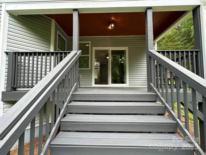 8701 Dixie Drive, Charlotte, NC 28278.  MLS# CAR4259510, YatesRealty ID 21197. Rear Deck