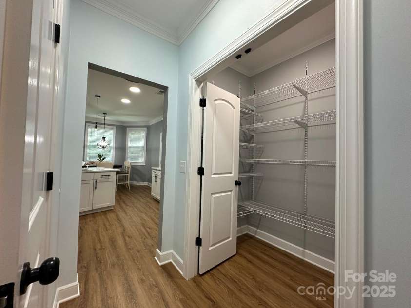 8701 Dixie Drive, Charlotte, NC 28278.  MLS# CAR4259510, YatesRealty ID 21197. Spacious walk-in pantry
