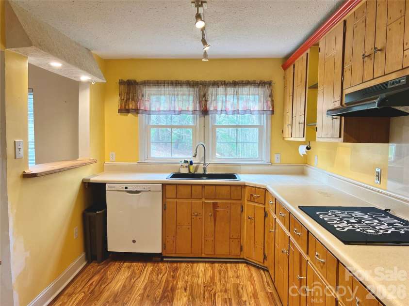 4264 NC 10 Highway, Hickory, NC 28602.  MLS# CAR4359998, YatesRealty ID 21198. 